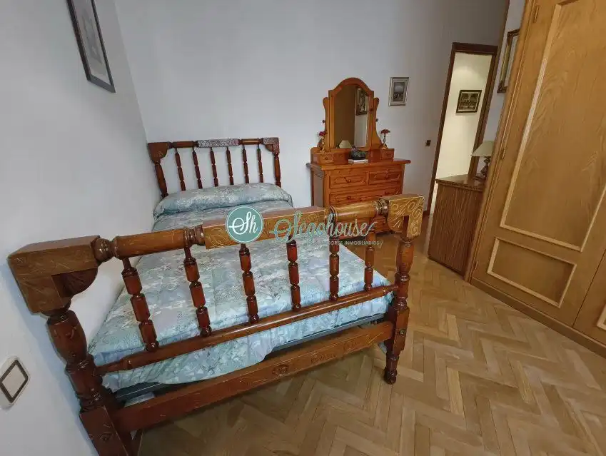 Habitación de Piso en venta en Segovia con Calefacción, Trastero y Balcón