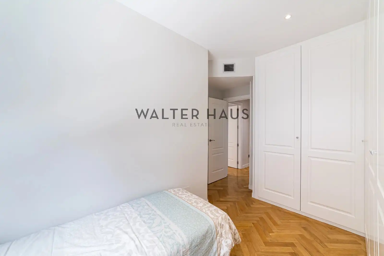 Bedroom of Flat for sale in Madrid  with Air Conditioner, Heating and Storage room