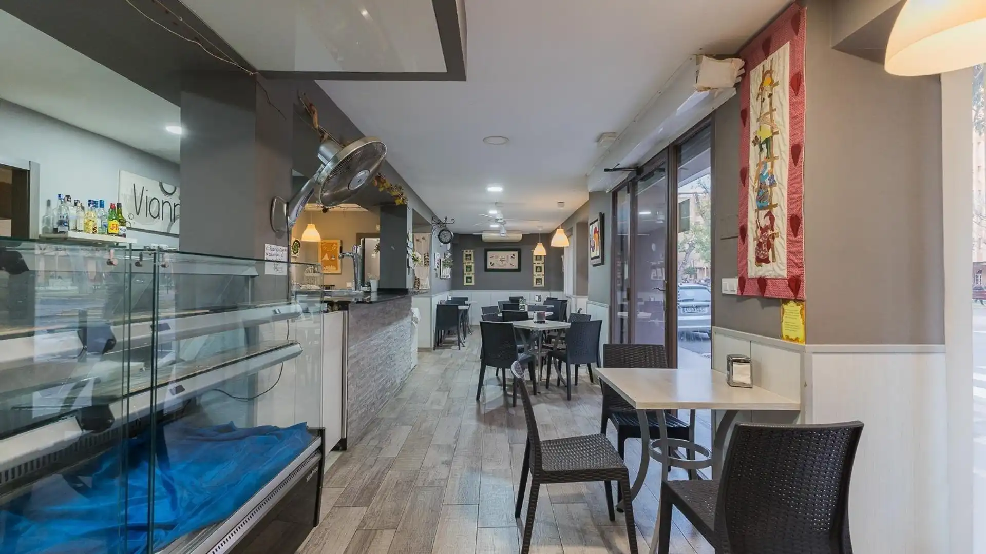 Premises for sale in Mislata  with Air Conditioner