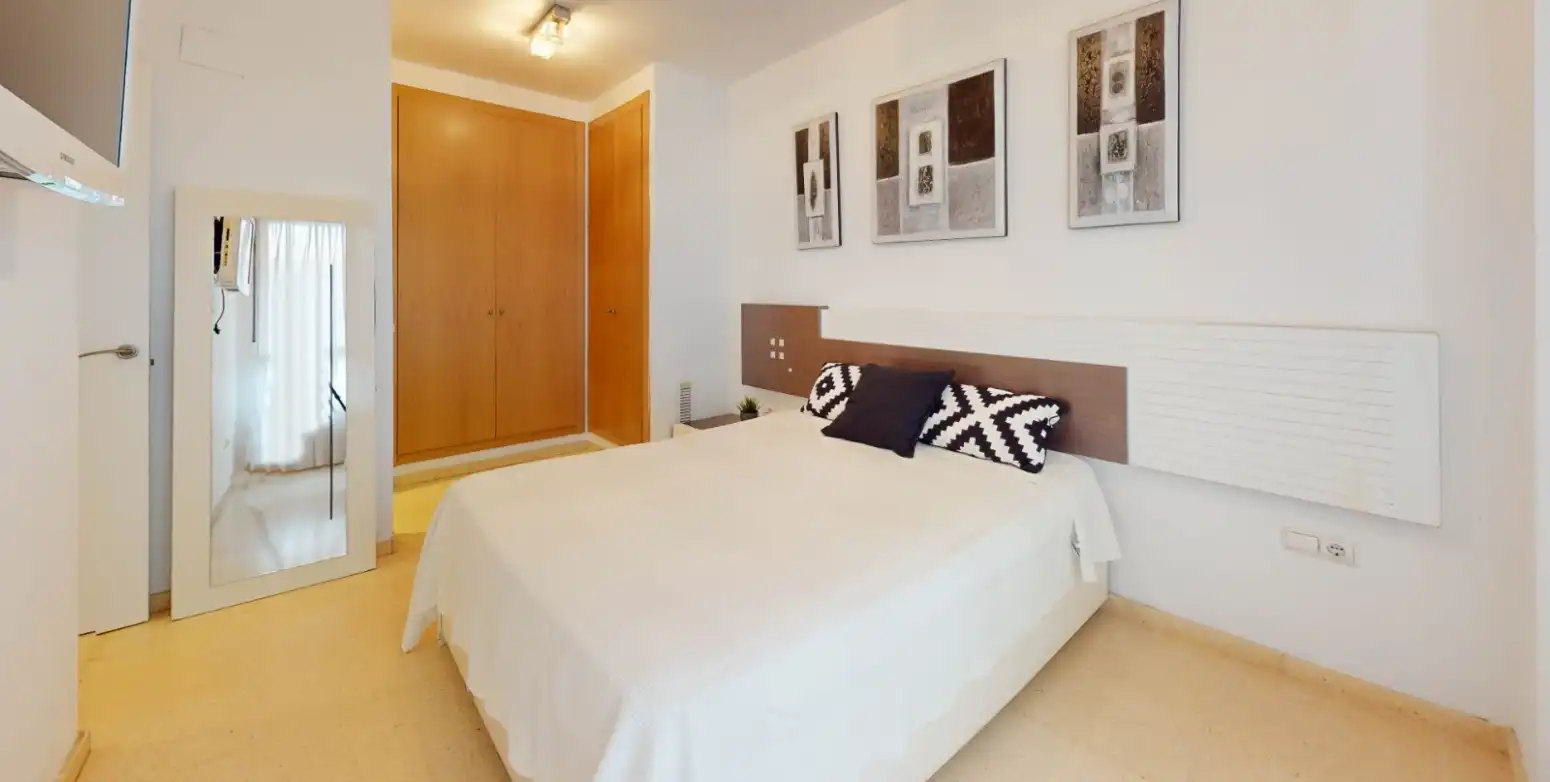 Habitación de Piso en venta en Valencia con Calefacción, Terraza y Trastero