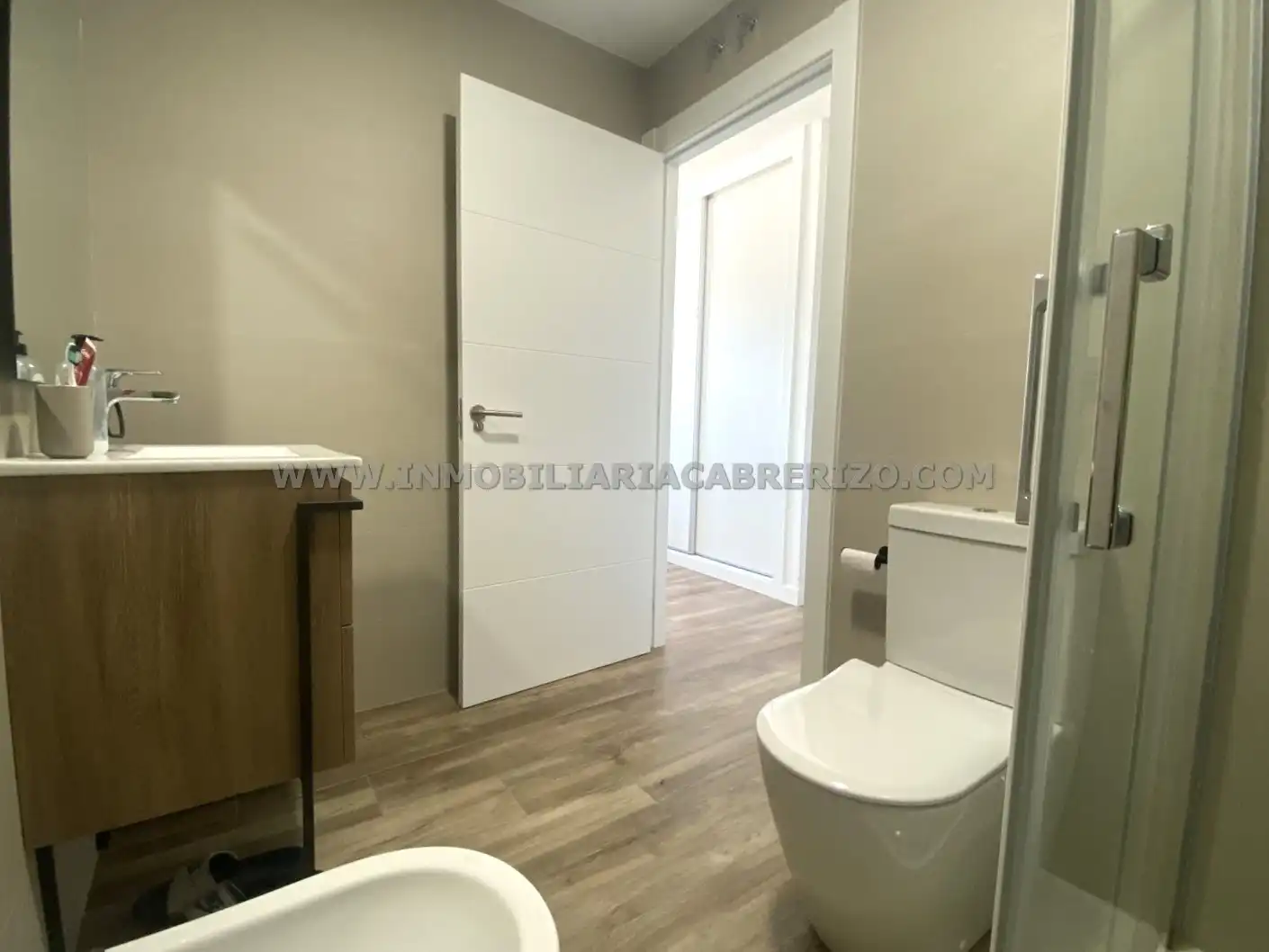 Bathroom of Flat for sale in  Pamplona / Iruña  with Heating, Parquet flooring and Terrace