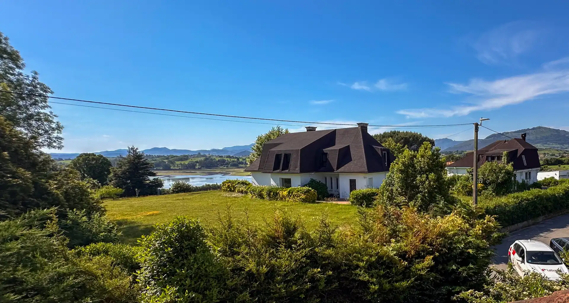 Vista exterior de Casa o xalet en venda en Marina de Cudeyo amb Calefacció, Jardí privat i Terrassa