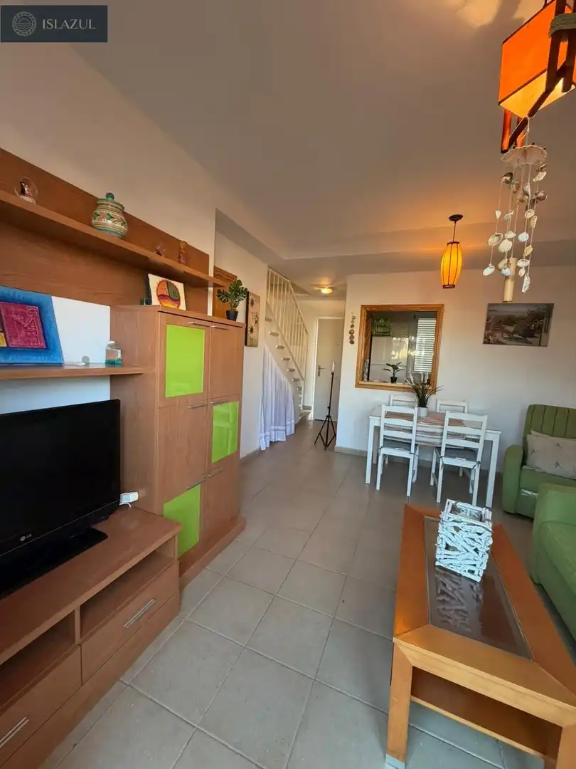 Sala d'estar de Casa adosada en venda en Isla Cristina amb Jardí privat, Terrassa i Moblat