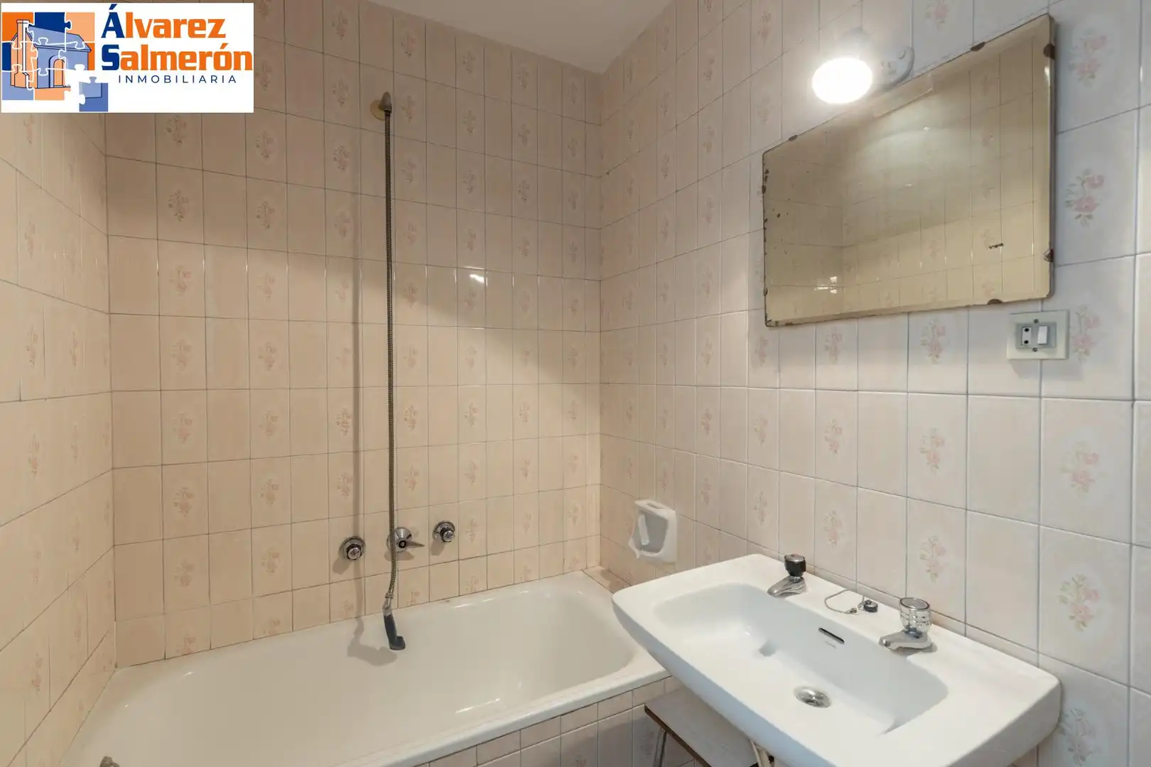 Badezimmer von Wohnung zum Verkauf in Granada mit Terrasse
