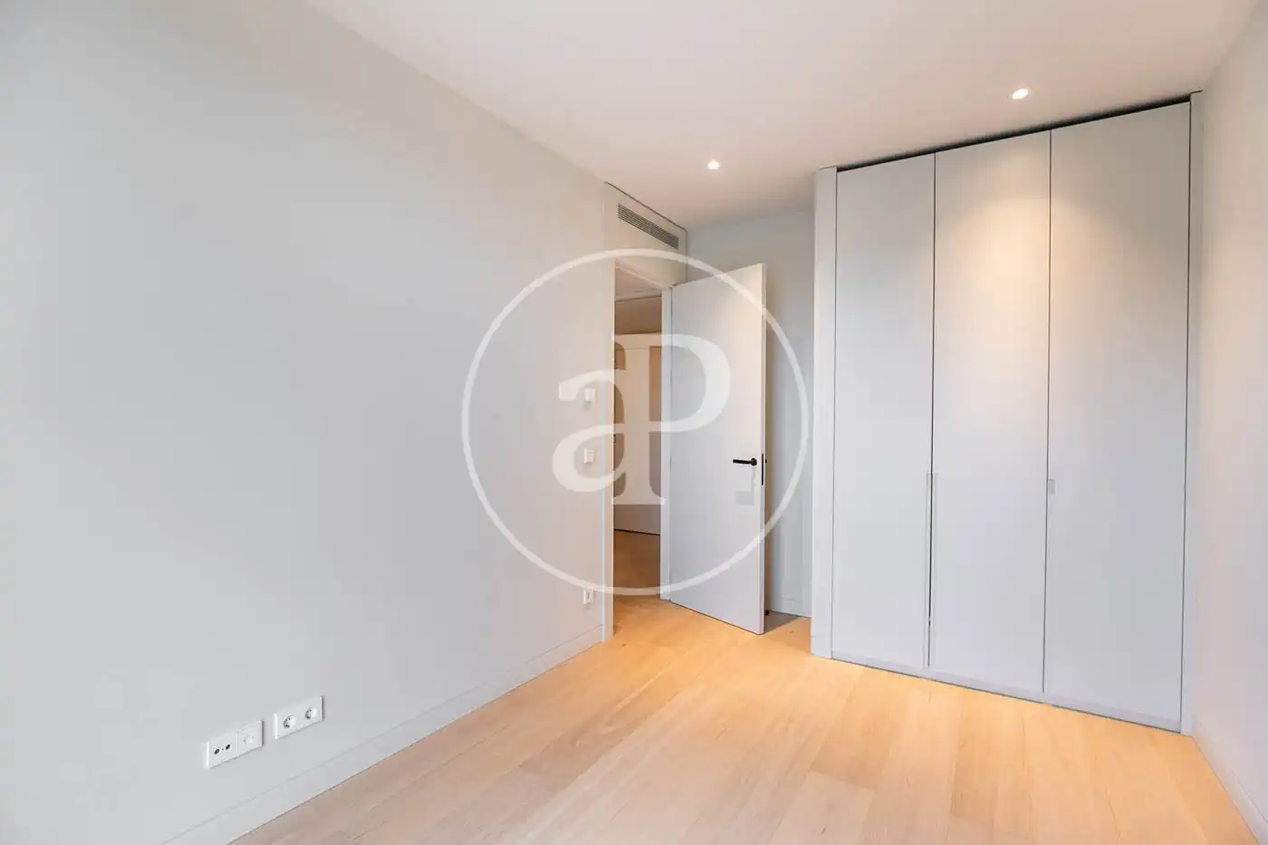 Schlafzimmer von Wohnung zur Miete in Barcelona mit Klimaanlage, Heizung und Privatgarten