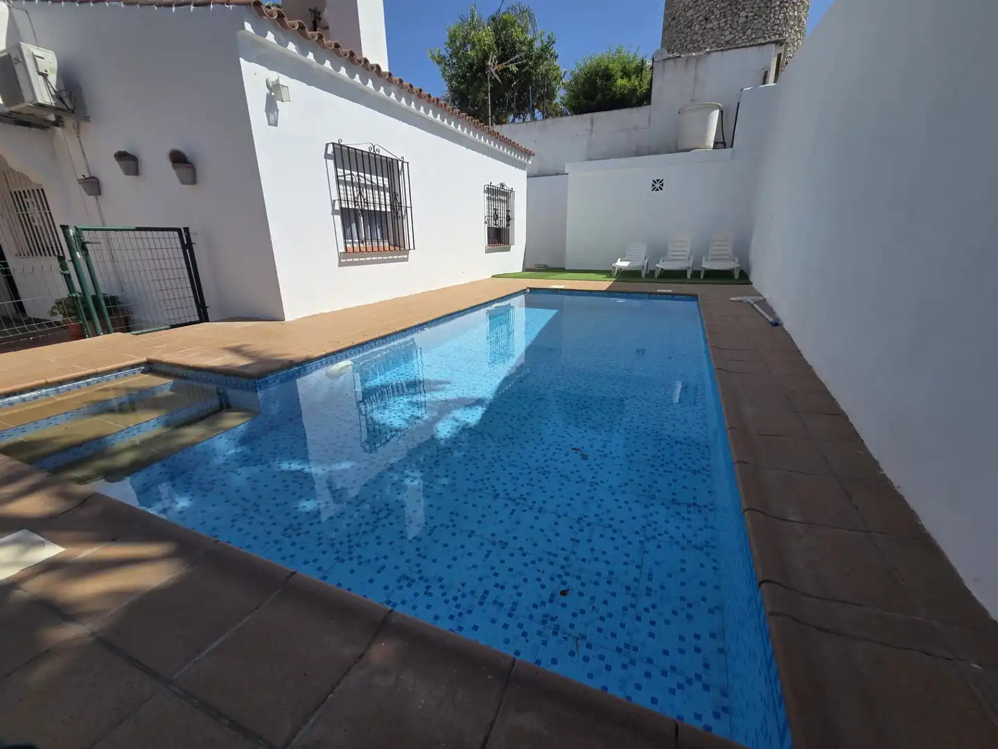 Piscina de Casa adosada de lloguer en Conil de la Frontera amb Aire condicionat, Terrassa i Piscina