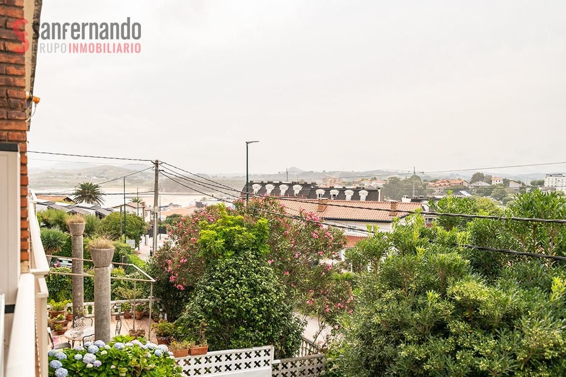 Vista exterior de Pis en venda en Suances amb Jardí privat, Terrassa i Balcó