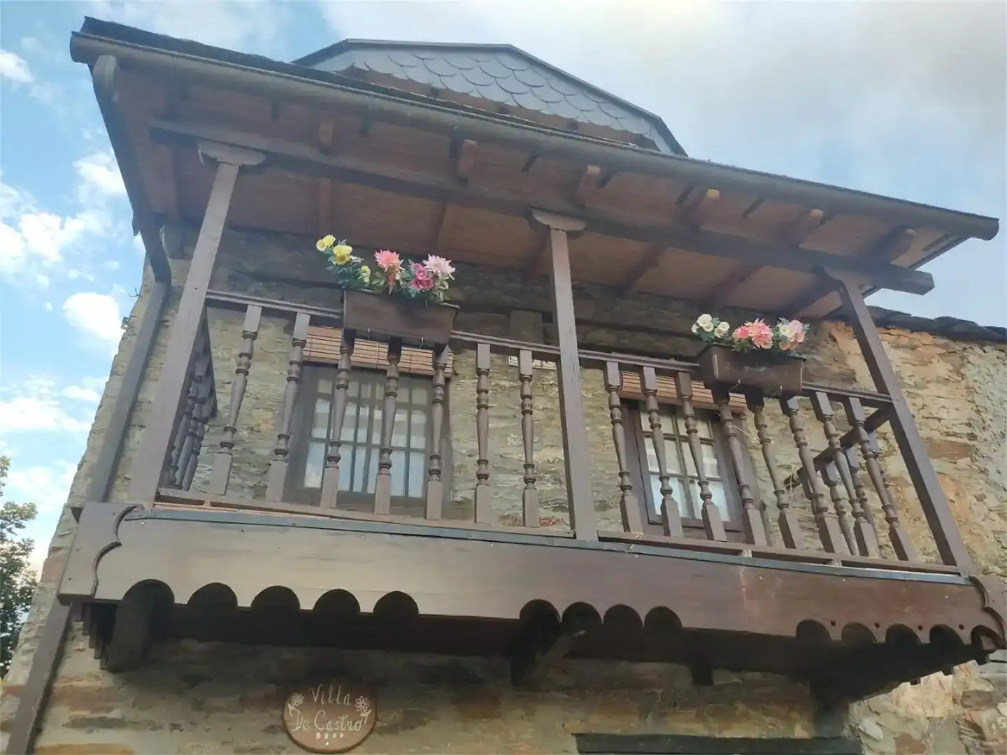 Terrassa de Casa o xalet en venda en Ponferrada amb Parquet, TV i Balcó