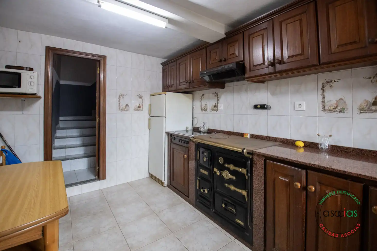 Cuina de Casa adosada en venda en Villaviciosa amb Calefacció