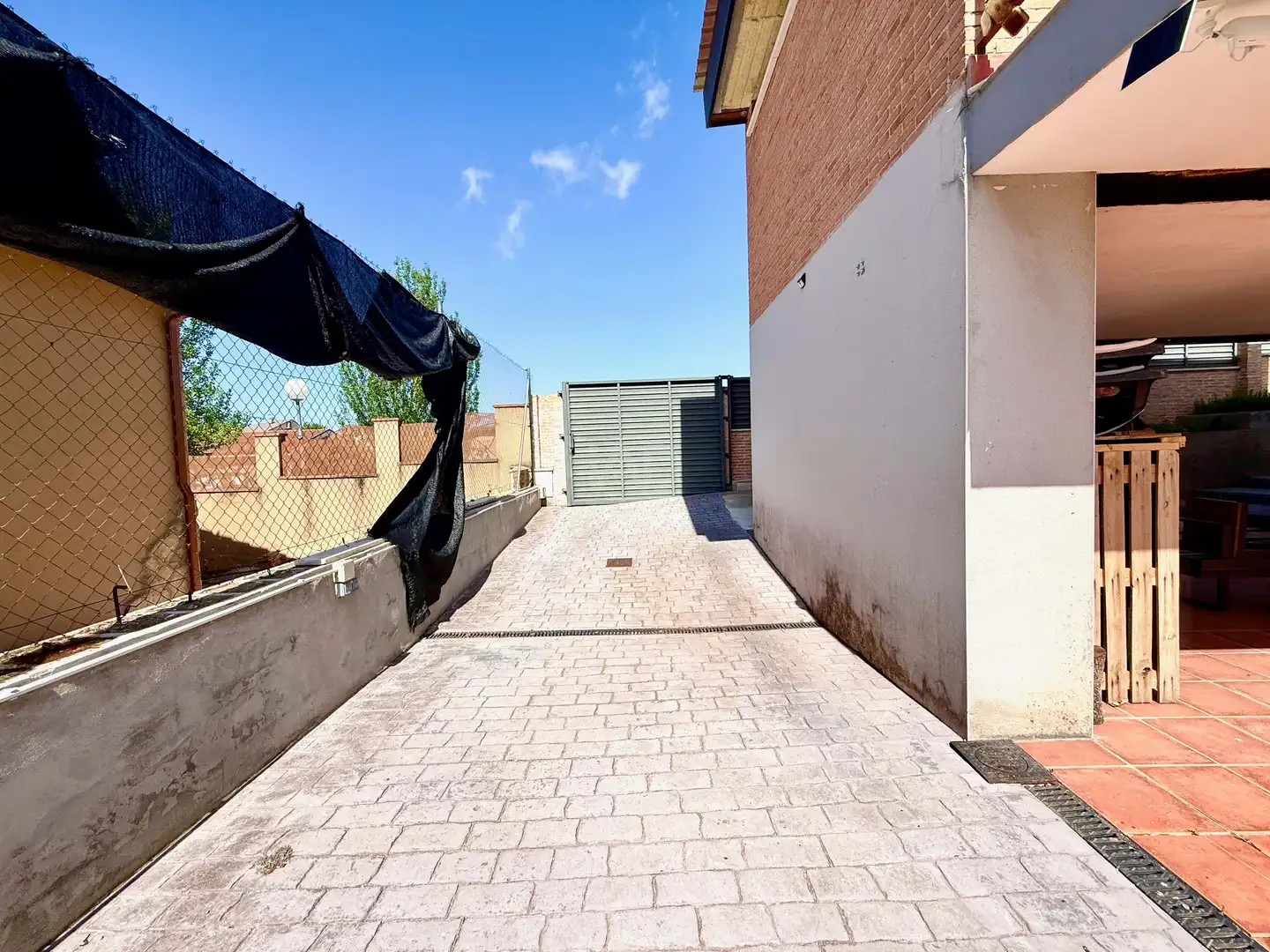 Parking de Casa o chalet en venta en Chiloeches con Aire acondicionado, Calefacción y Terraza