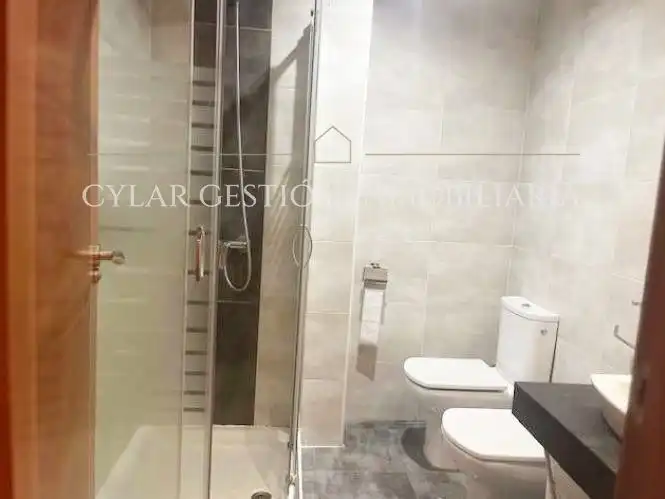 Baño de Piso de alquiler en Salamanca con Calefacción, Parquet y Amueblado
