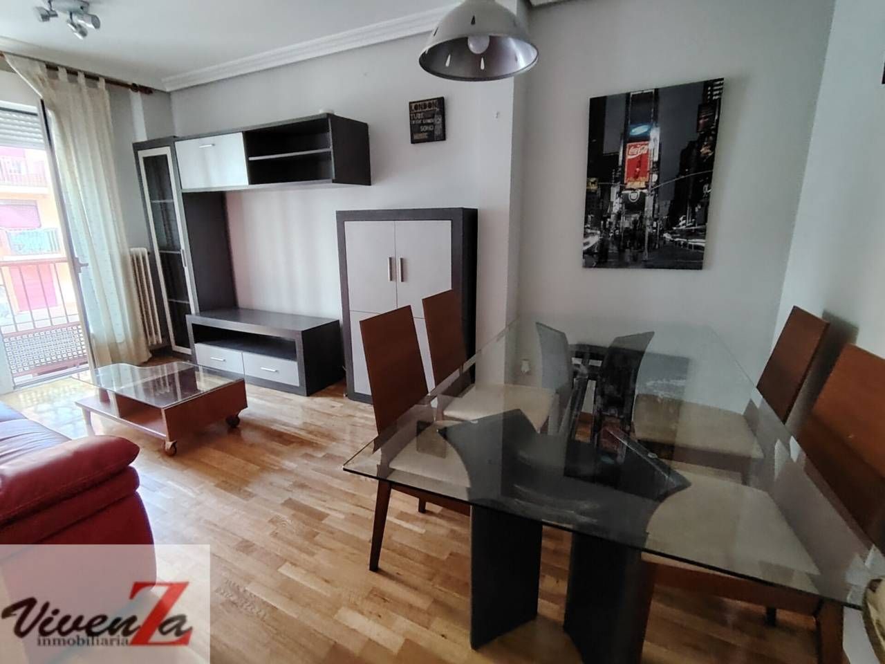 Sala d'estar de Pis en venda en Zamora Capital  amb Calefacció, Parquet i Moblat