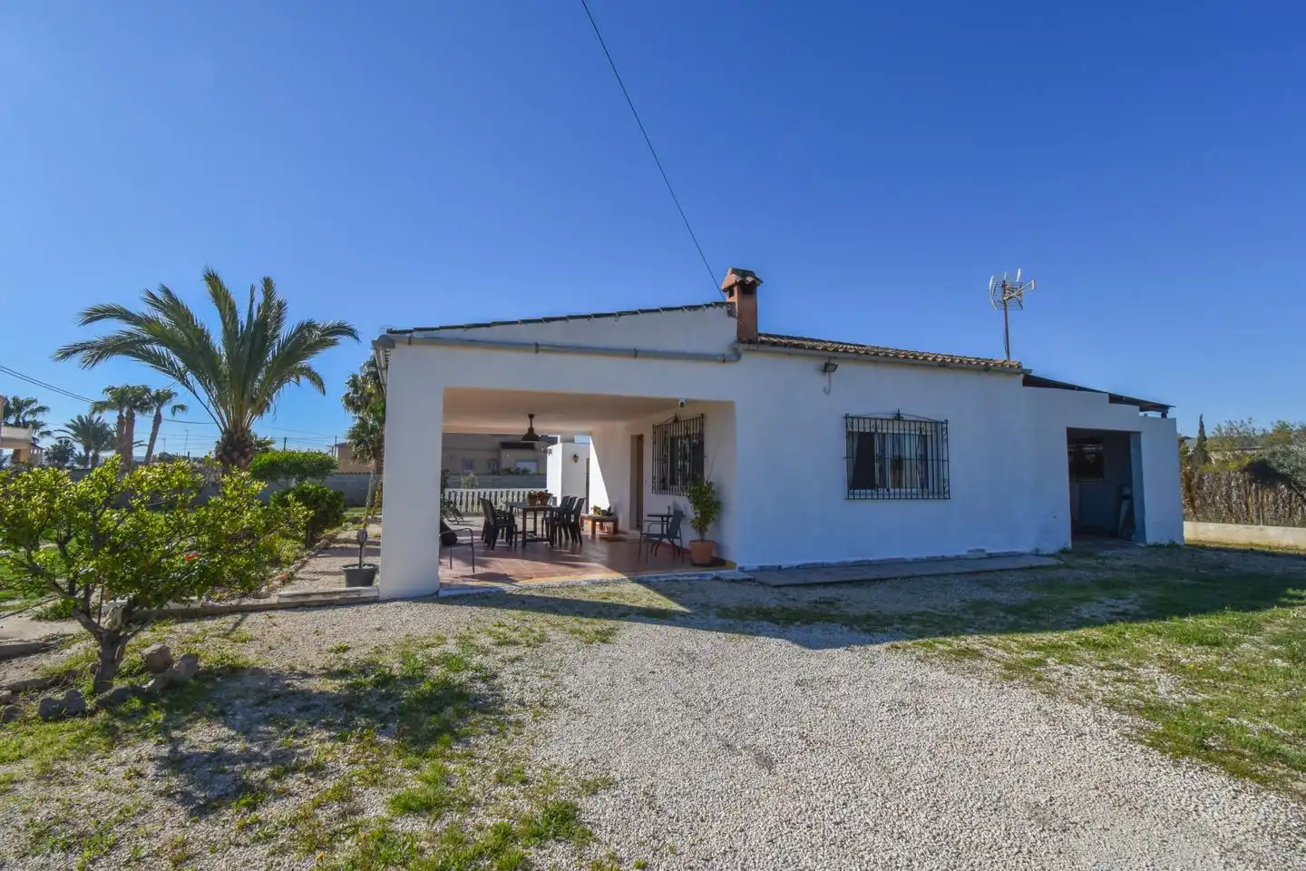 Vista exterior de Casa o xalet en venda en Elche / Elx amb Jardí privat i Moblat