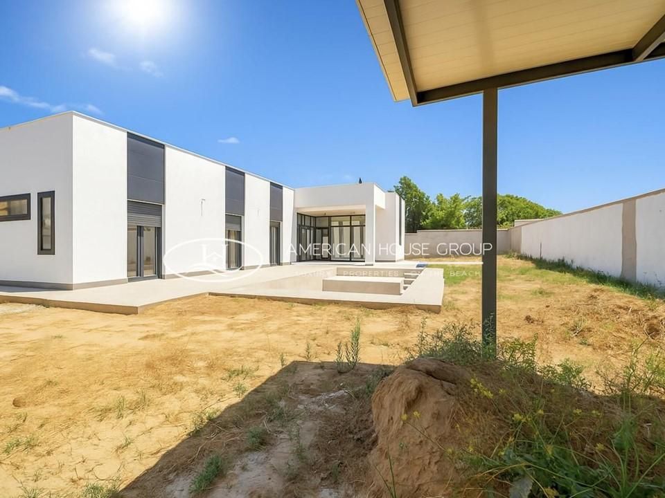 House or chalet for sale in Chiclana de la Frontera  with Private garden, Terrace and Swimming Pool