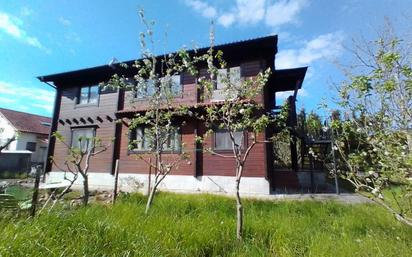 Vista exterior de Casa o xalet en venda en Udías amb Calefacció, Parquet i Traster