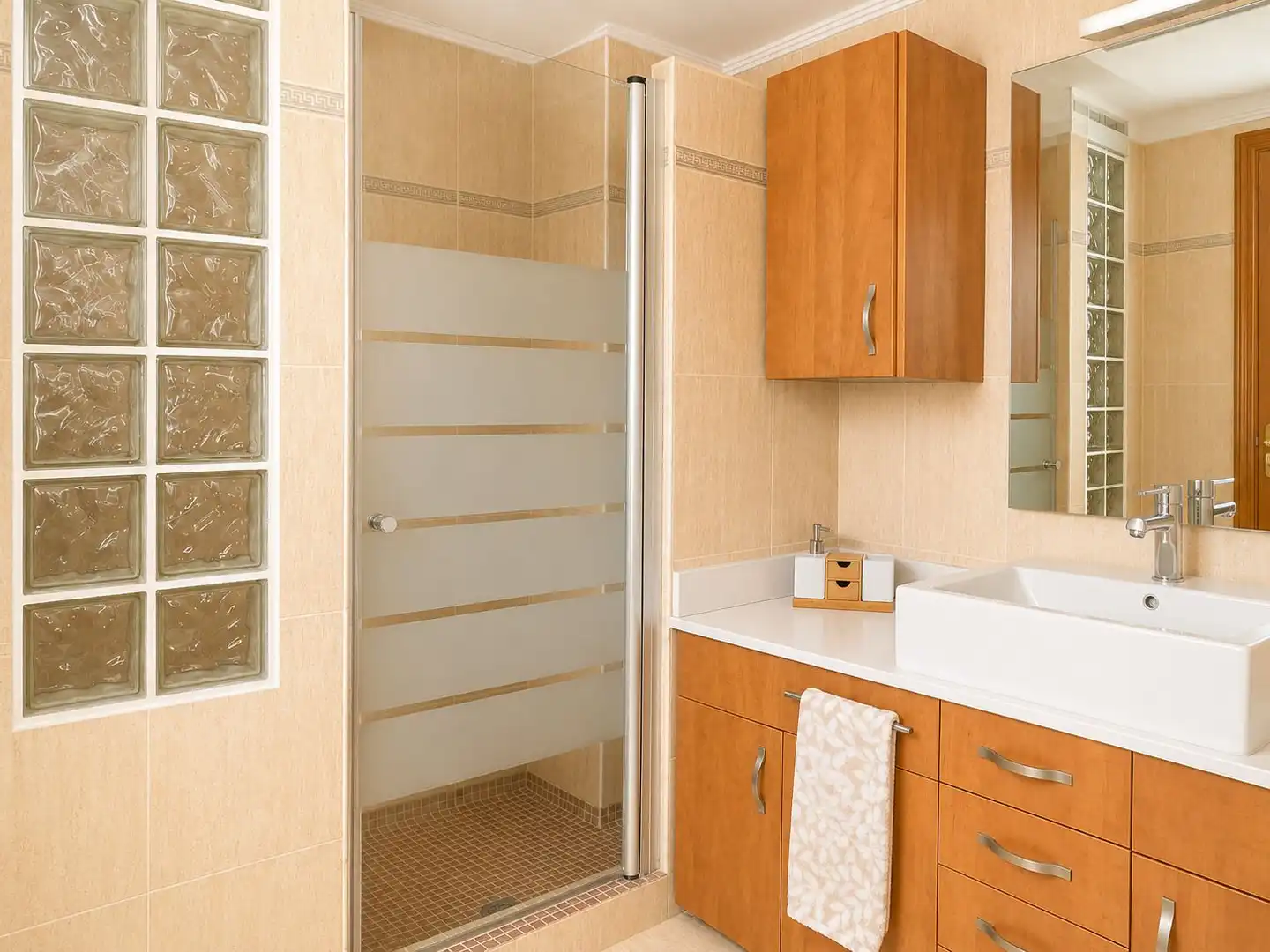 Badezimmer von Wohnung zur Miete in Castellón de la Plana / Castelló de la Plana mit Klimaanlage