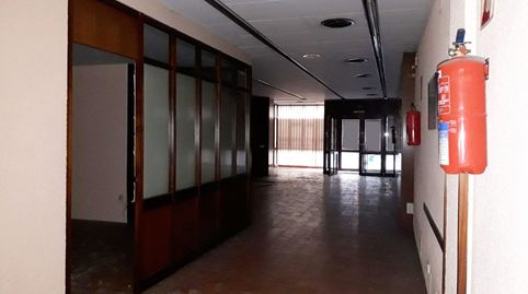 Amplio local situado en zona muy céntrica. Este local ofrece muchas posibilidades, está dividido en planta baja y planta entresuel, imatge 4