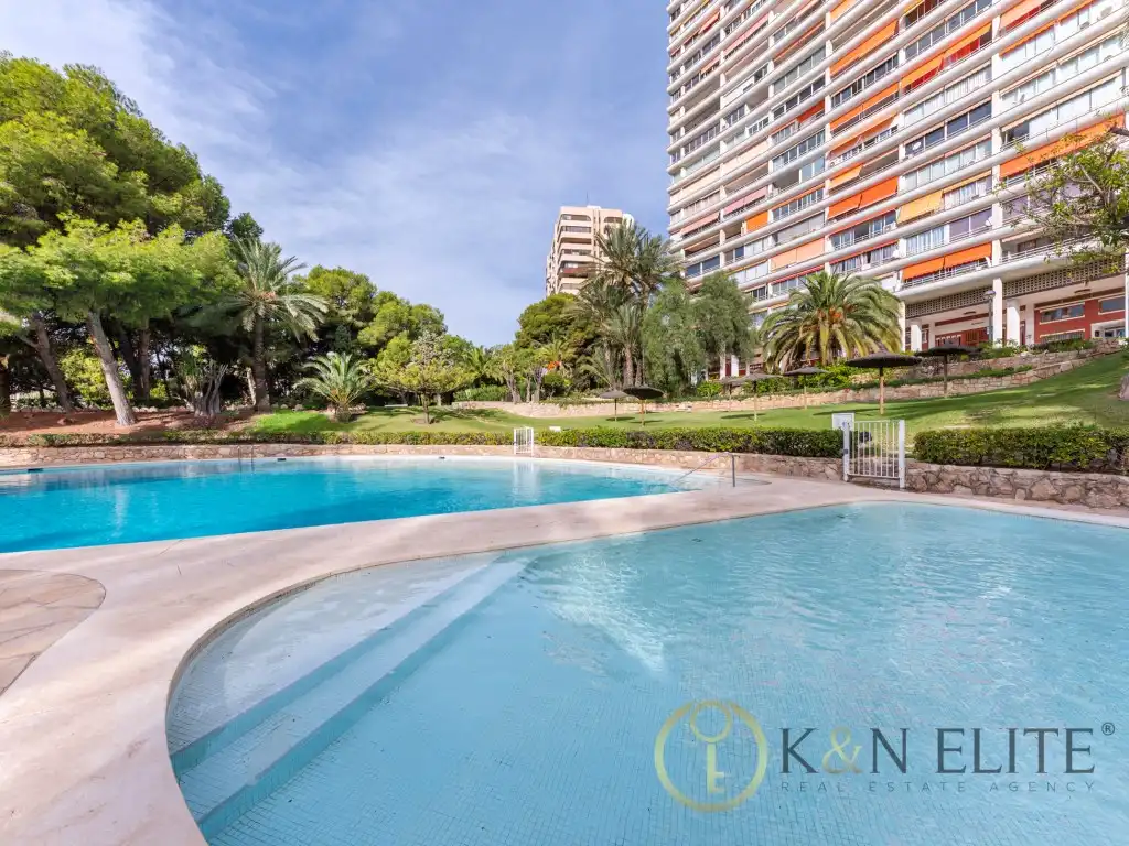 Vista exterior de Àtic en venda en Alicante / Alacant amb Jardí privat, Terrassa i Piscina