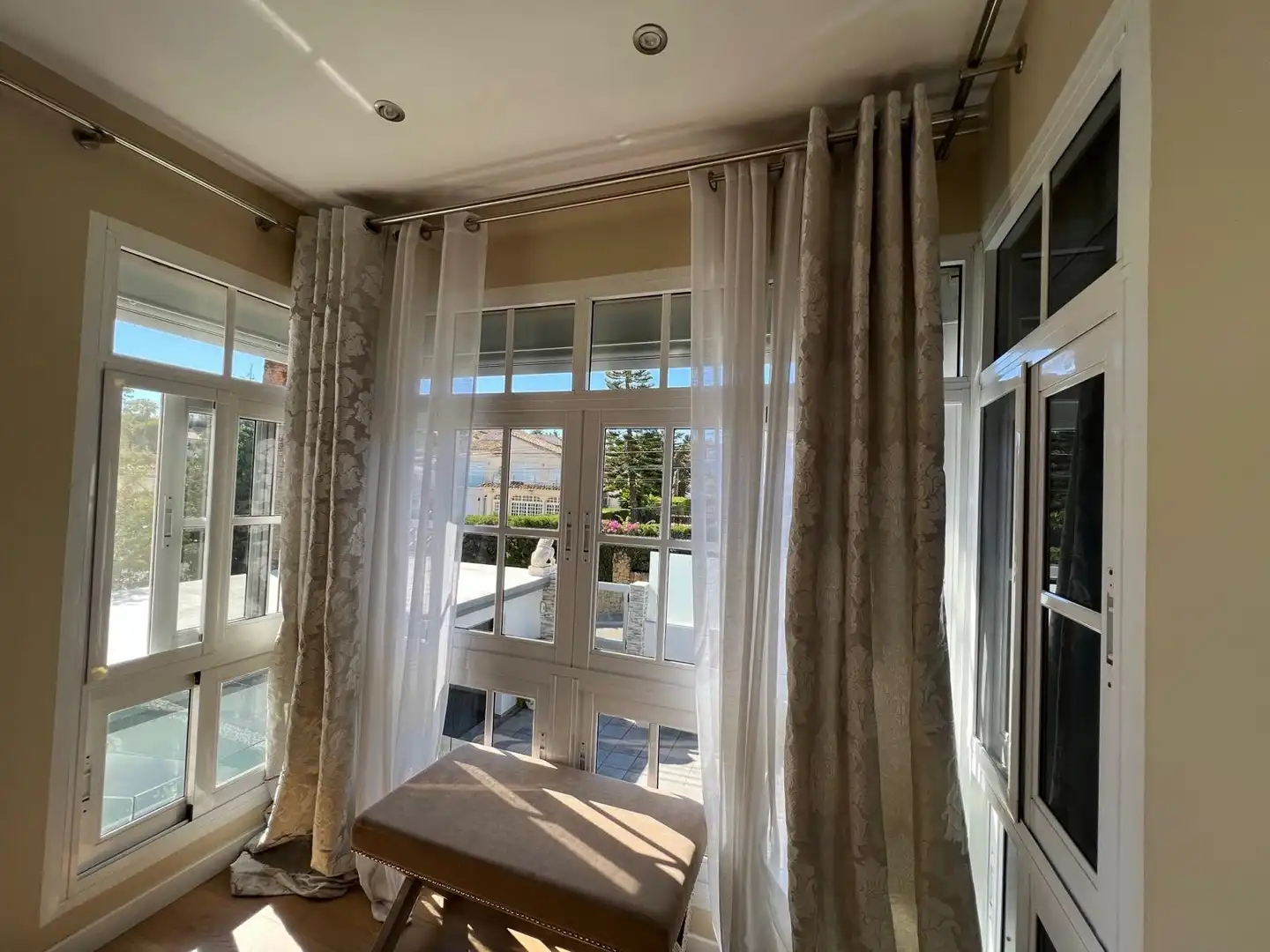 Sala de estar de Casa o chalet en venta en Estepona con Aire acondicionado, Jardín privado y Terraza
