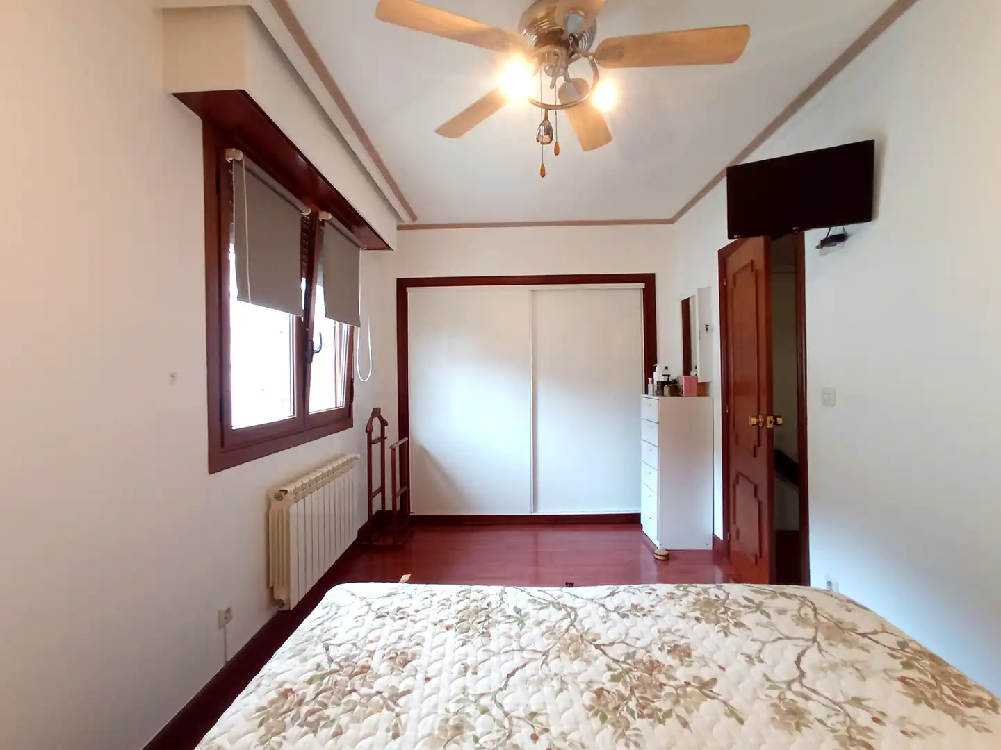 Habitación de Casa adosada en venta en Irun  con Terraza, Trastero y Amueblado