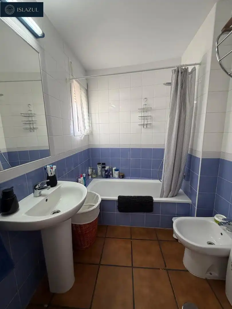 Badezimmer von Maisonette zum Verkauf in Islantilla mit Klimaanlage, Heizung und Privatgarten
