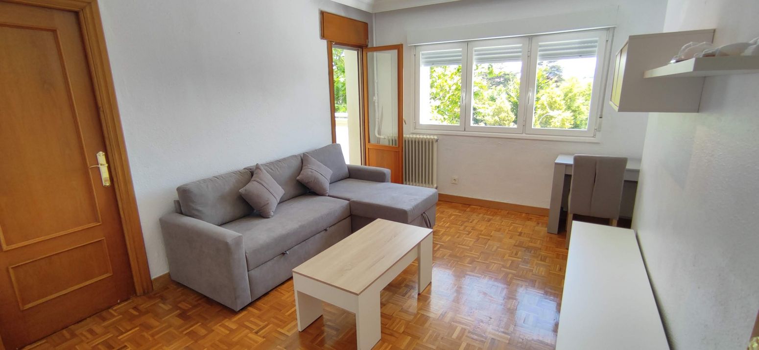 Sala d'estar de Pis de lloguer en  Pamplona / Iruña amb Calefacció i Terrassa