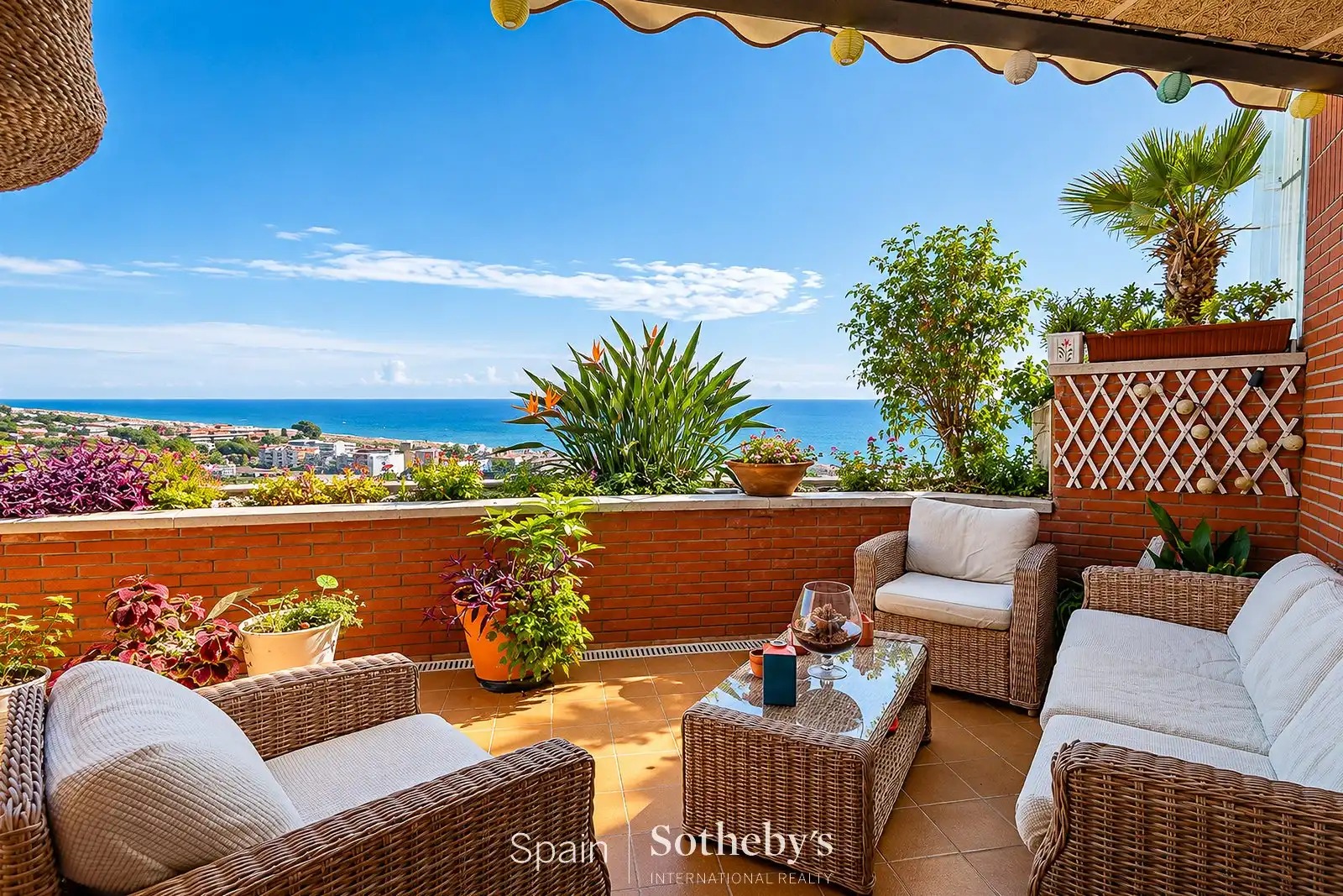 Dúplex con piscina en venta en Les Botigues de Sitges