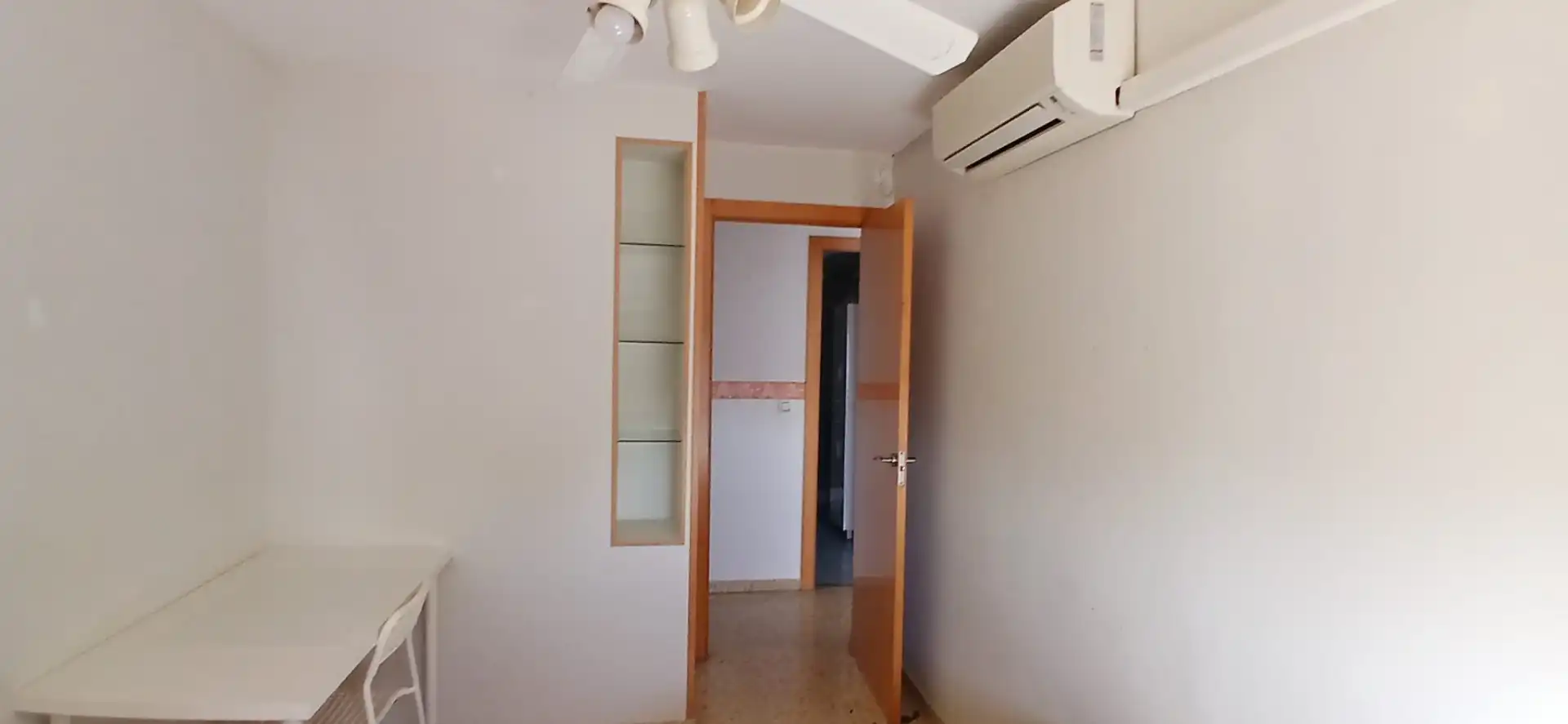 Habitación de Piso de alquiler en Sevilla con Aire acondicionado, Amueblado y Lavadora