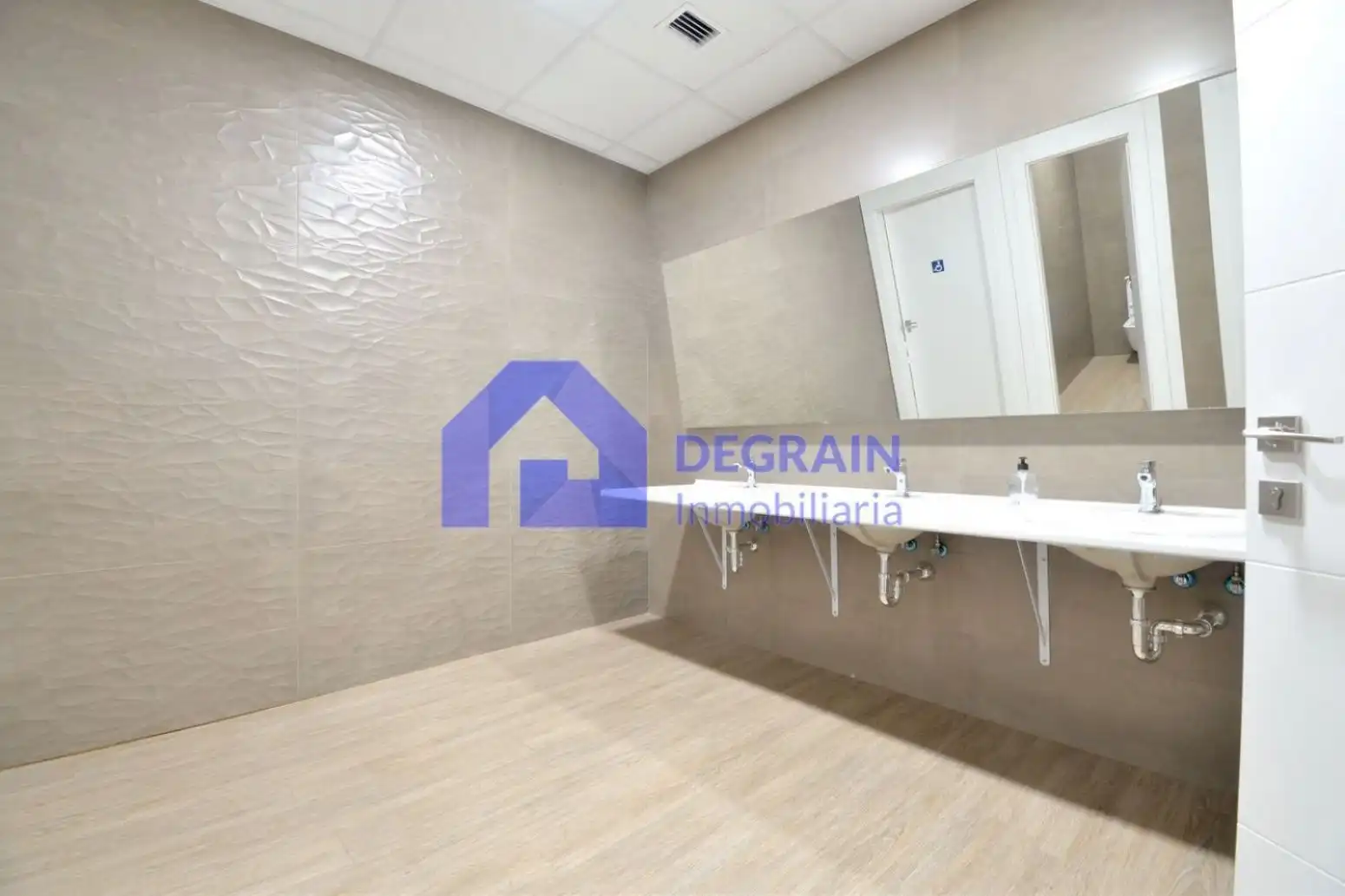 Baño de Oficina de alquiler en Oviedo 
