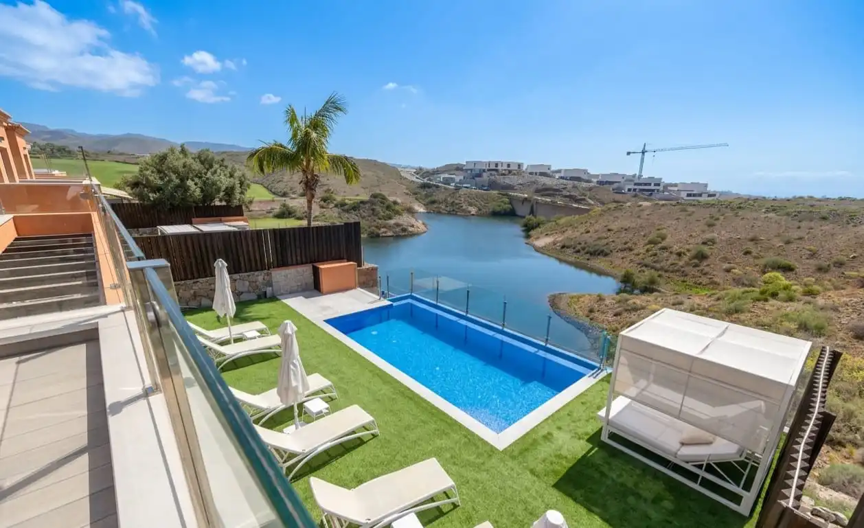 Piscina de Casa o xalet en venda en San Bartolomé de Tirajana amb Aire condicionat, Jardí privat i Terrassa