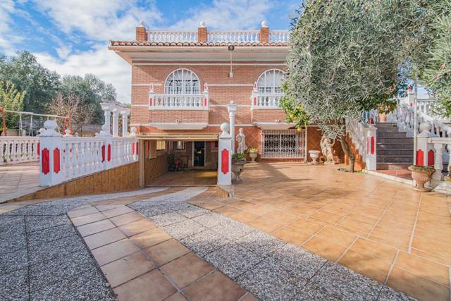 Casa-chalet en Venta en Calle MOLINILLO en Ogíjares