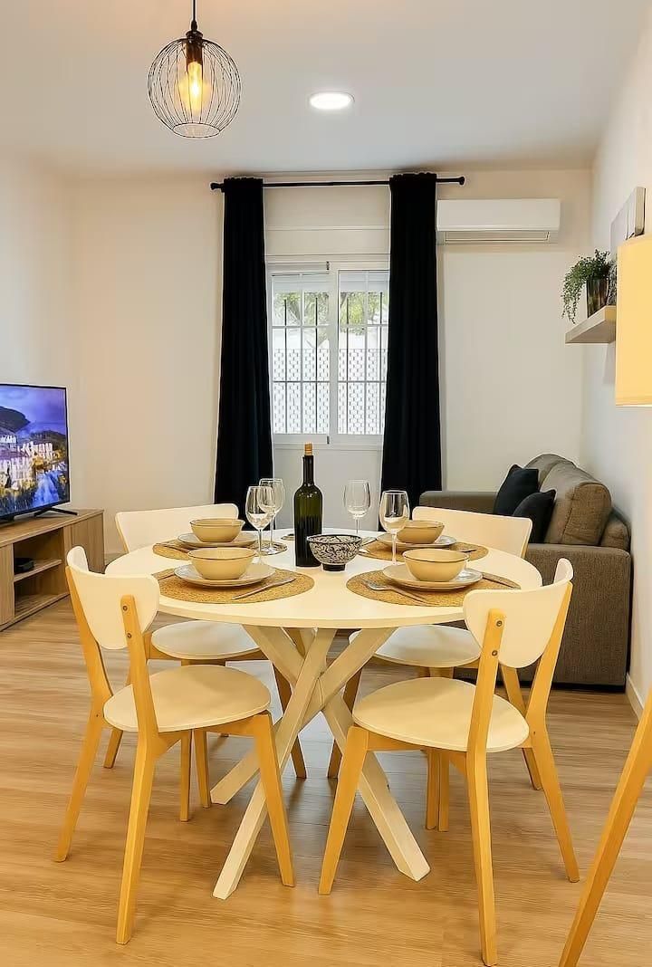 Dining room of Flat to rent in  Sevilla Capital  with Air Conditioner