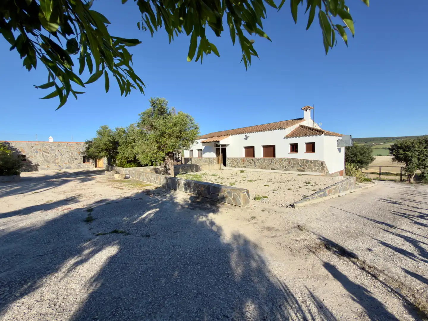 Vista exterior de Finca rústica en venta en Arcos de la Frontera con Aire acondicionado, Calefacción y Jardín privado