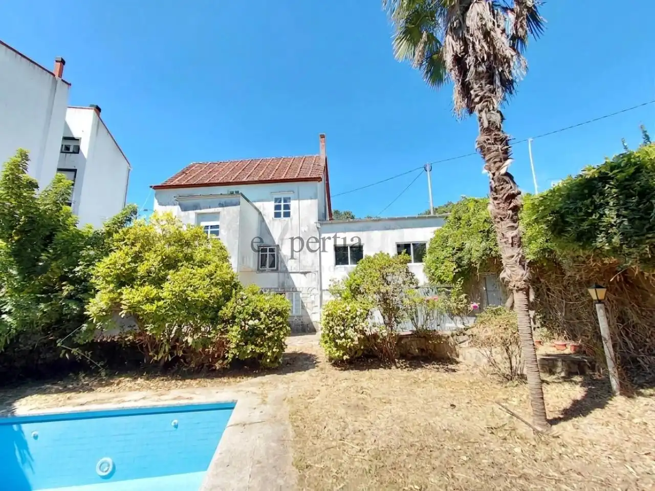 Vista exterior de Casa o xalet en venda en Rianxo amb Calefacció, Jardí privat i Traster