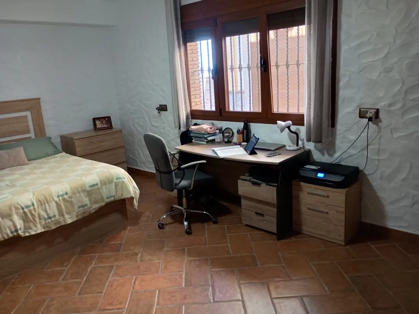 Dormitori de Casa adosada en venda en Algeciras amb Aire condicionat