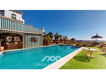 Casa con piscina en venta en Urb. Amberes, 82-64