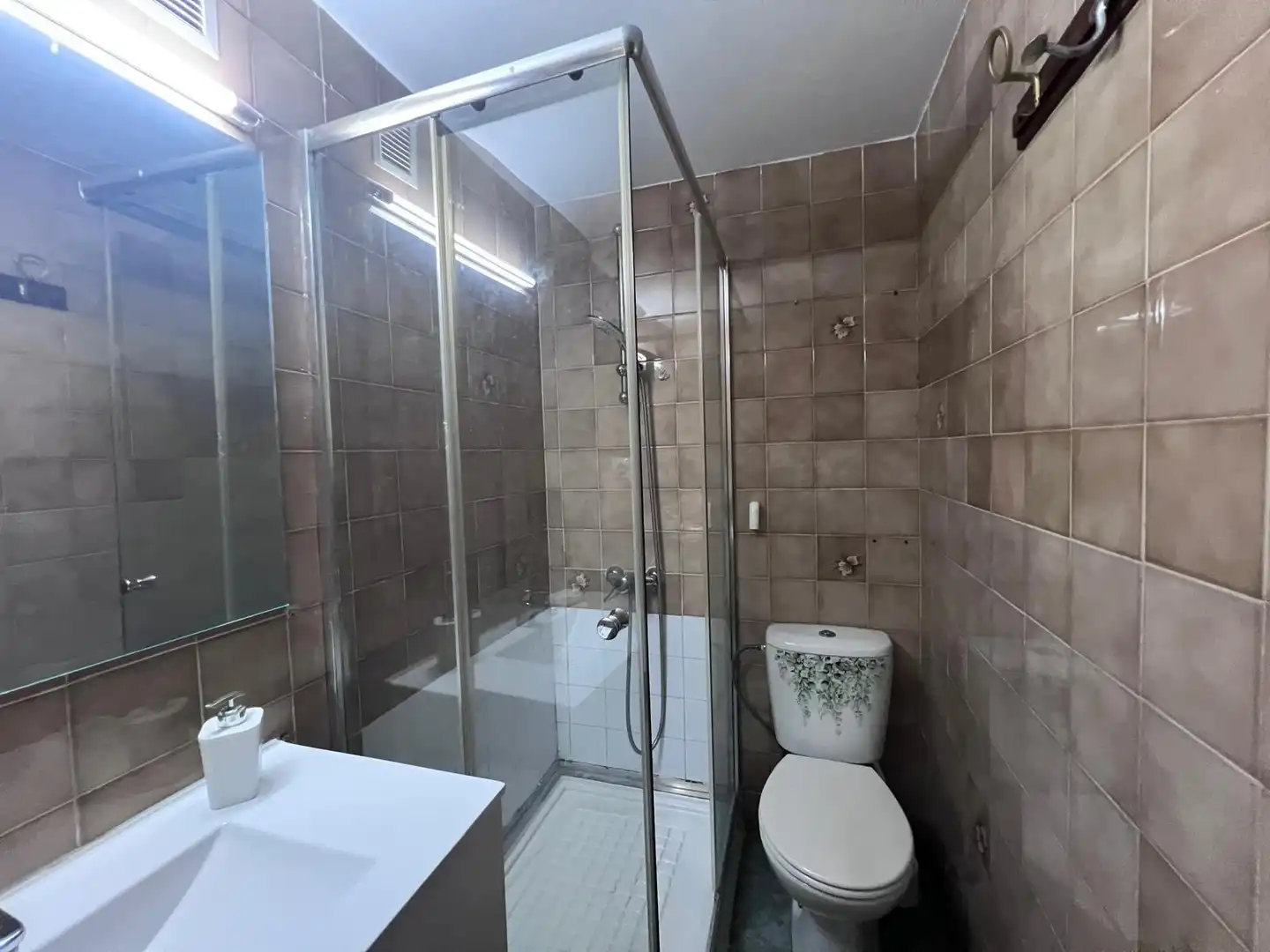 Baño de Piso de alquiler en Oviedo  con Calefacción y Amueblado