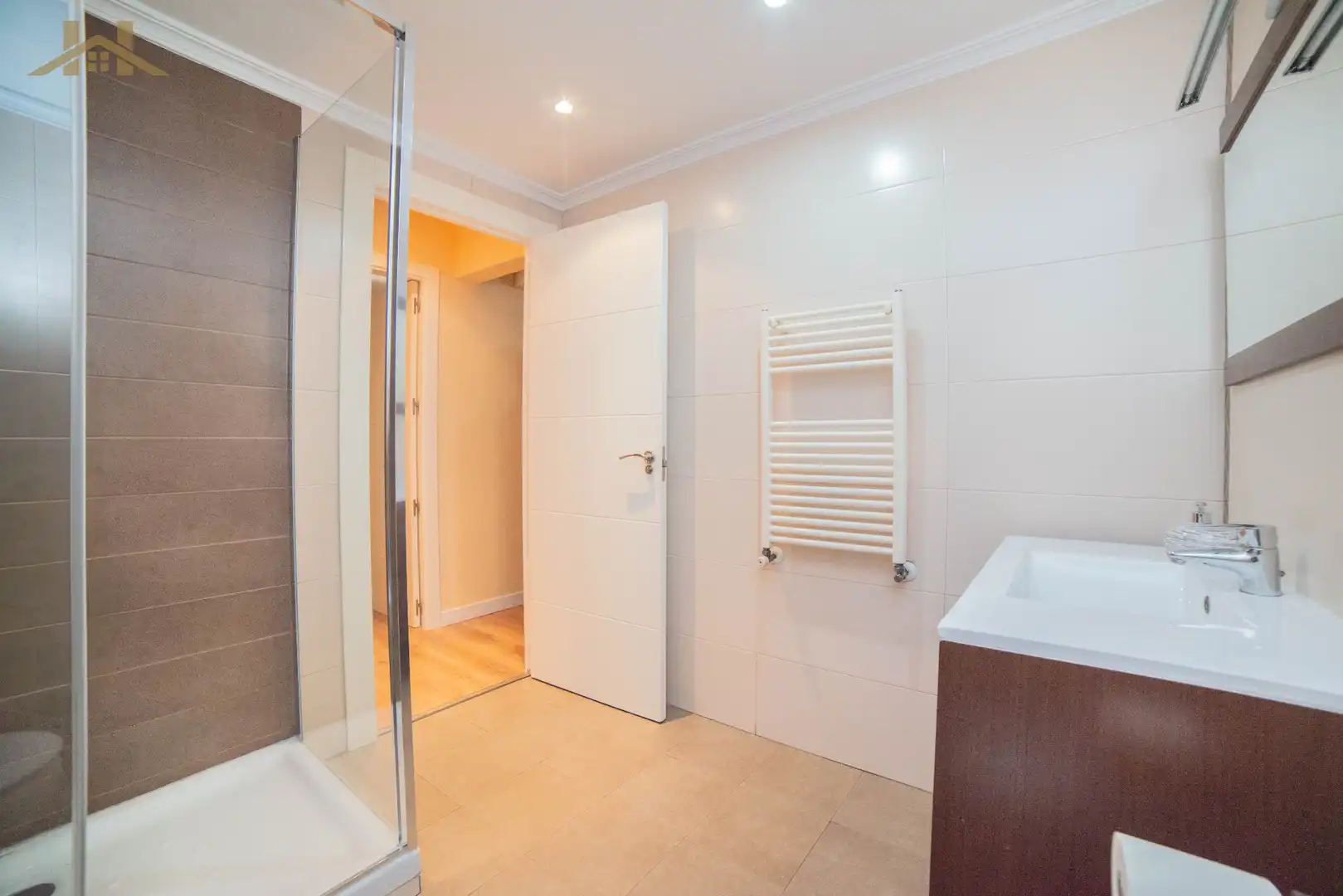 Bathroom of Flat for sale in Fuenlabrada  with Air Conditioner, Heating and Storage room