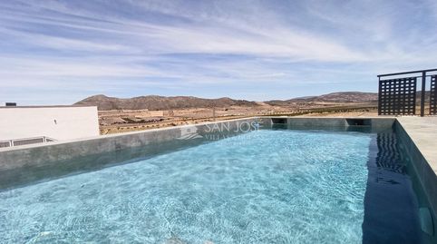 Se vende Villa con piscina en Cañada de la Leña