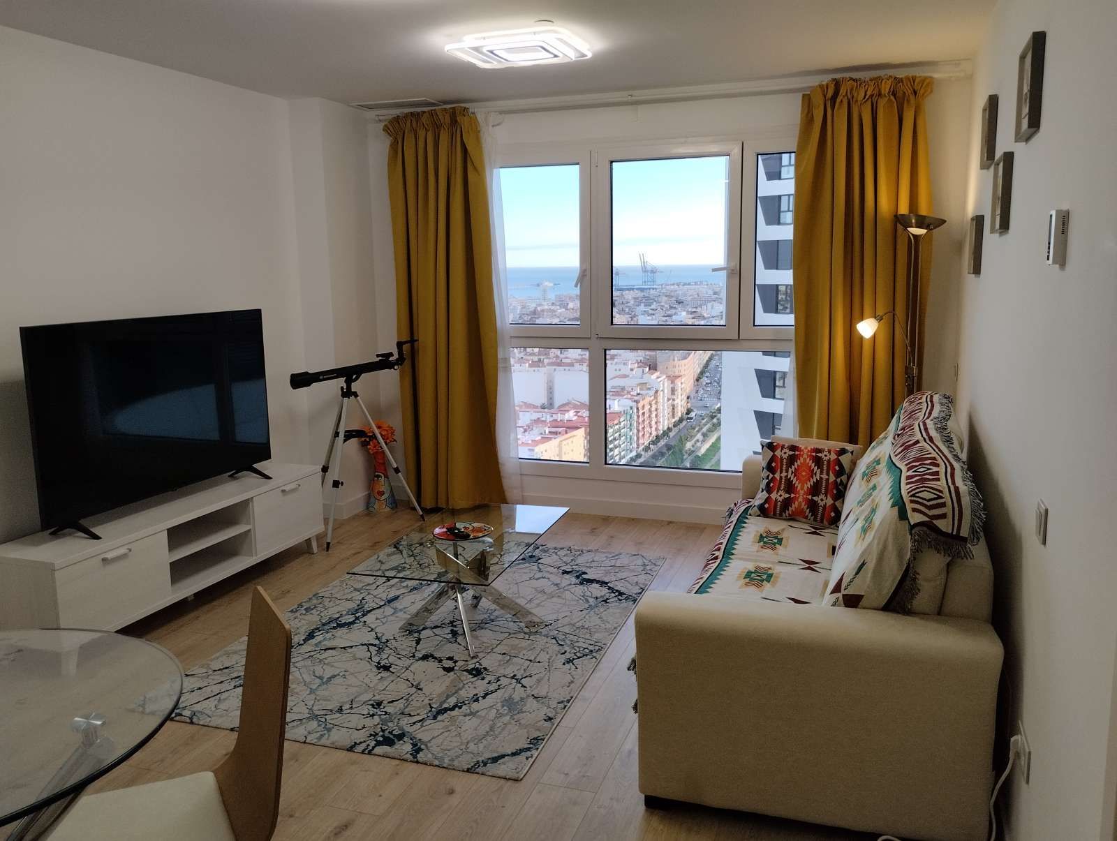 Sala d'estar de Apartament per a compartir en Málaga Capital amb Aire condicionat, Terrassa i Moblat