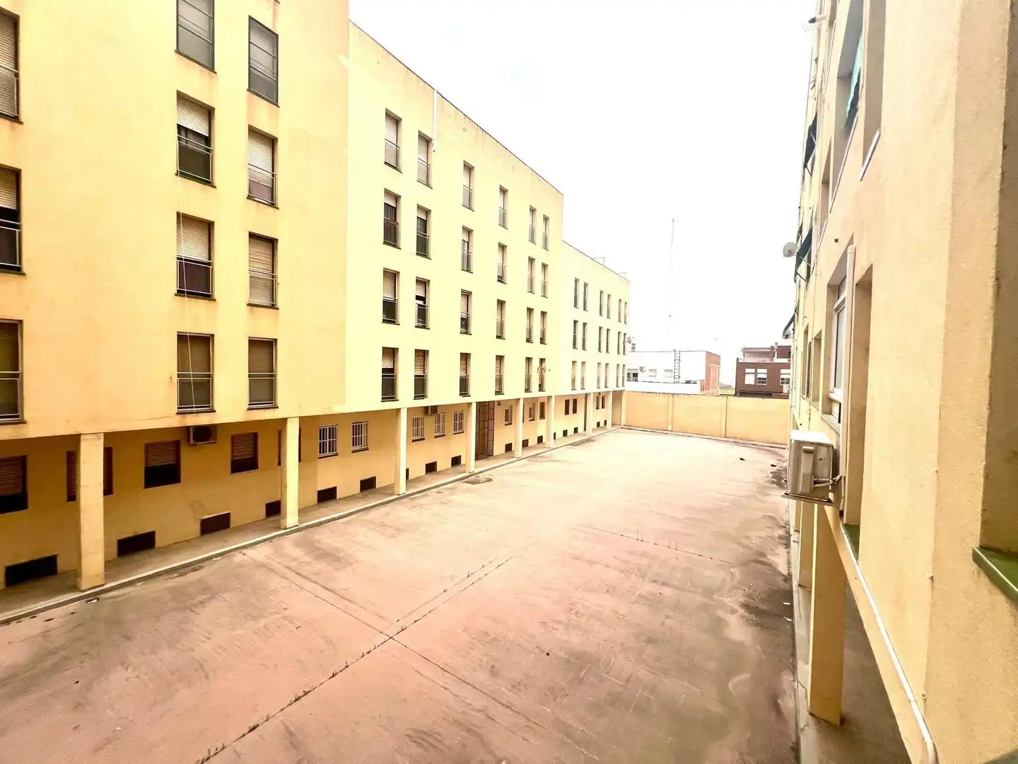 Außenansicht von Wohnung zum Verkauf in Amposta mit Terrasse, Abstellraum und Möbliert