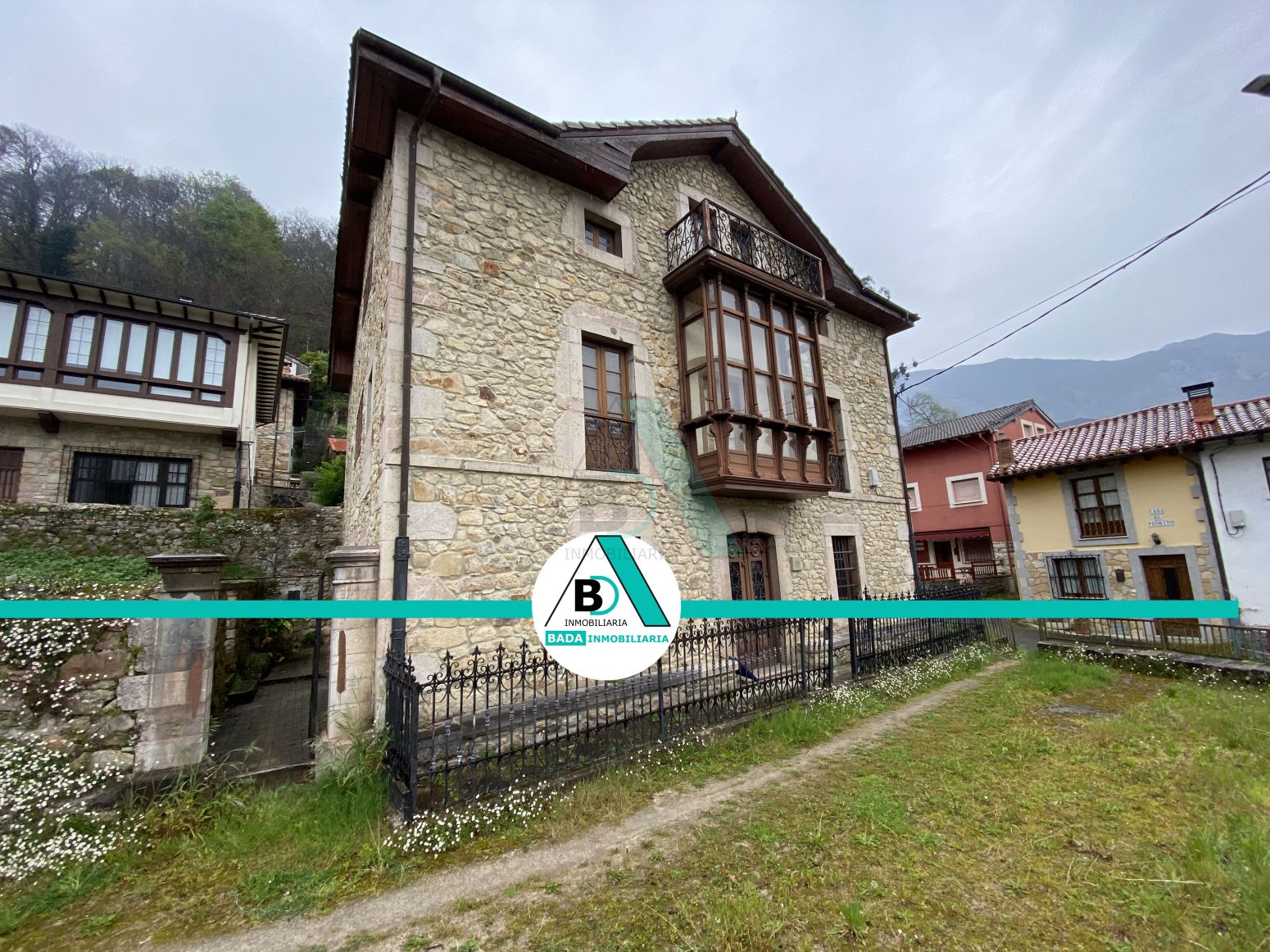 Exterior view of House or chalet for sale in Peñamellera Alta  with Private garden and Balcony