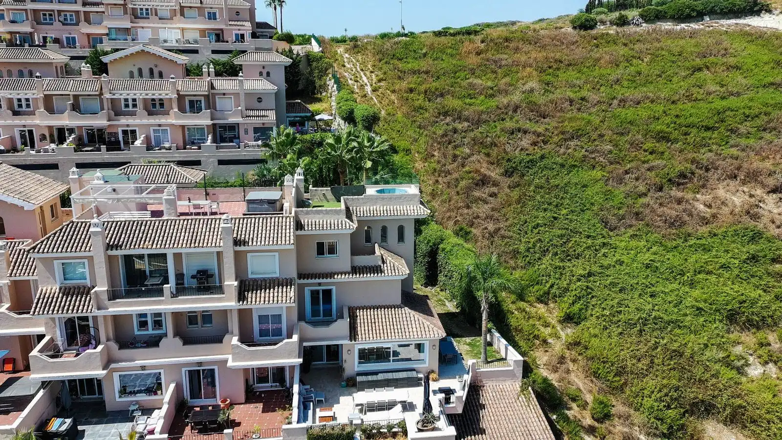 Vista exterior de Casa adosada en venta en Manilva con Aire acondicionado, Piscina y Amueblado