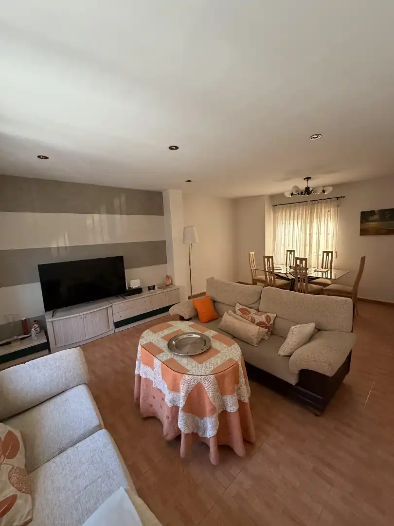Casa a schiera con terrazza in vendita a Calle Primero de Marzo