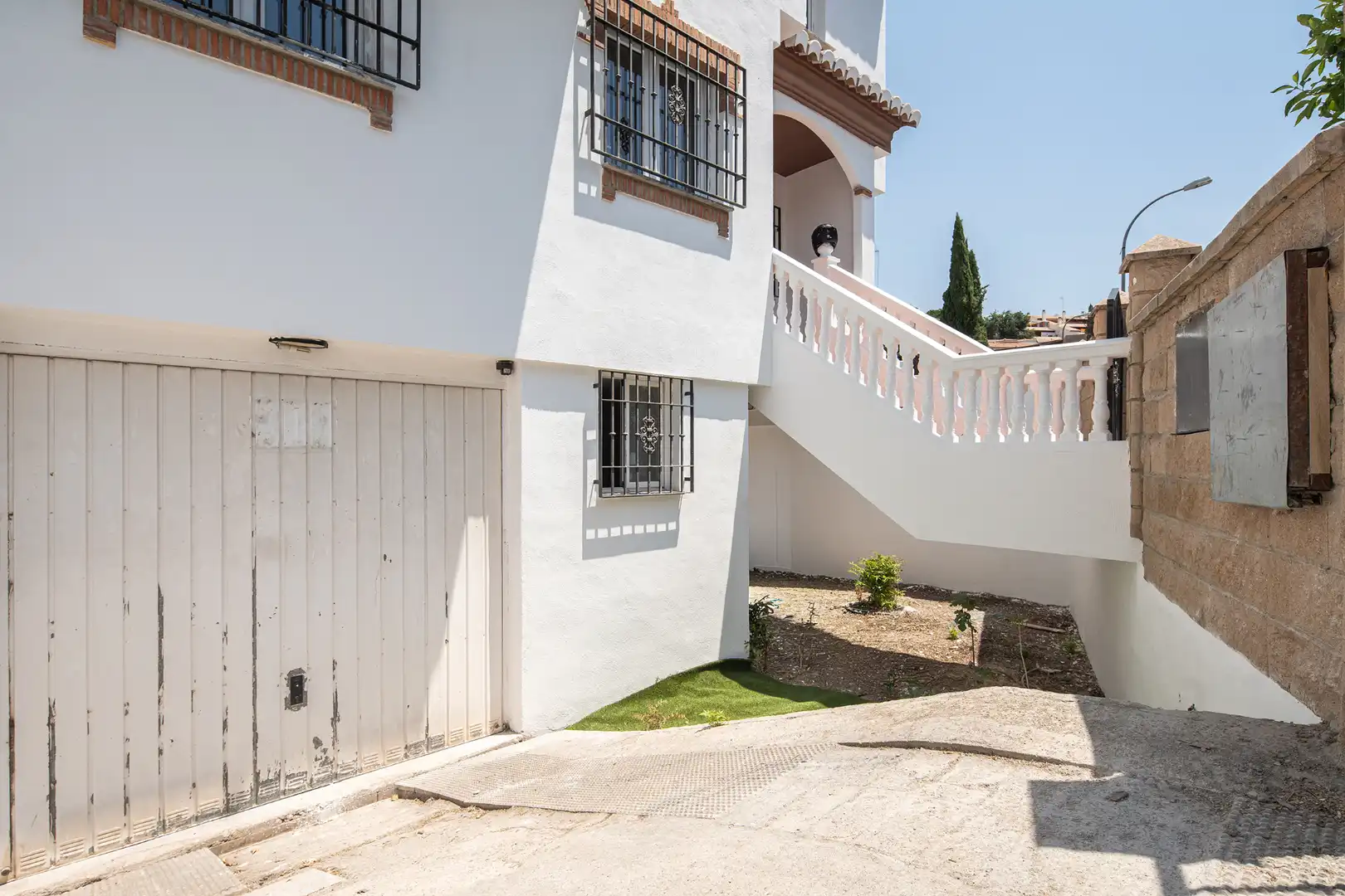 Vista exterior de Casa adosada en venda en Huétor Vega amb Jardí privat, Terrassa i Forn