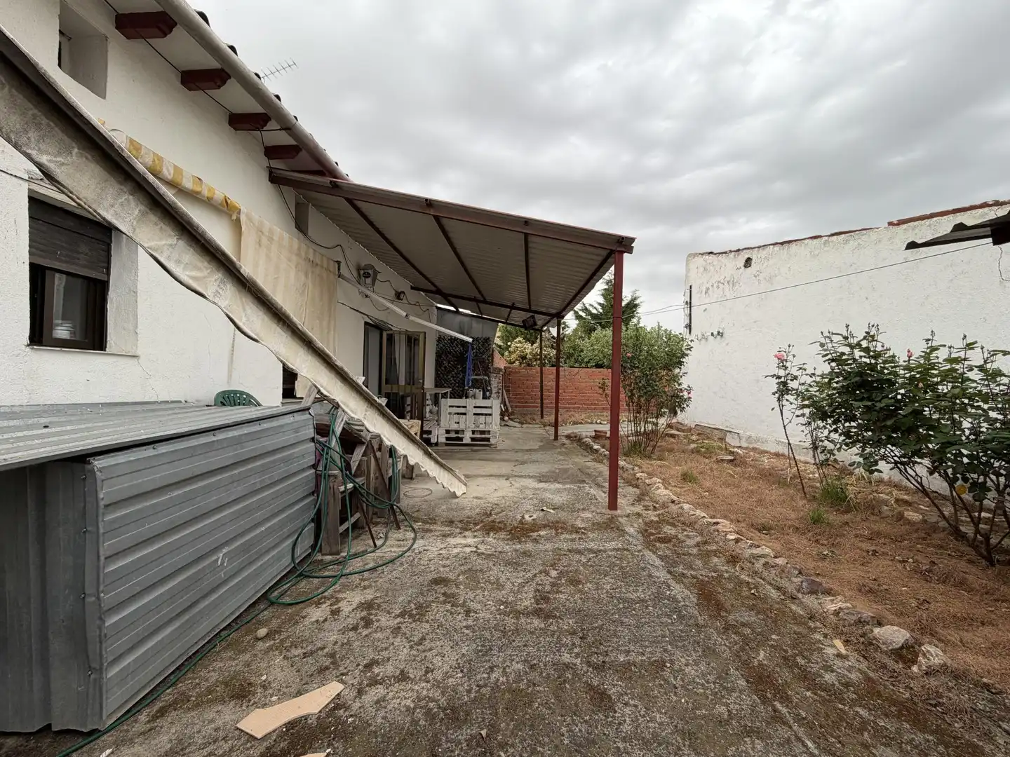 Terrassa de Casa o xalet en venda en Narros de Saldueña amb Calefacció, Jardí privat i Traster