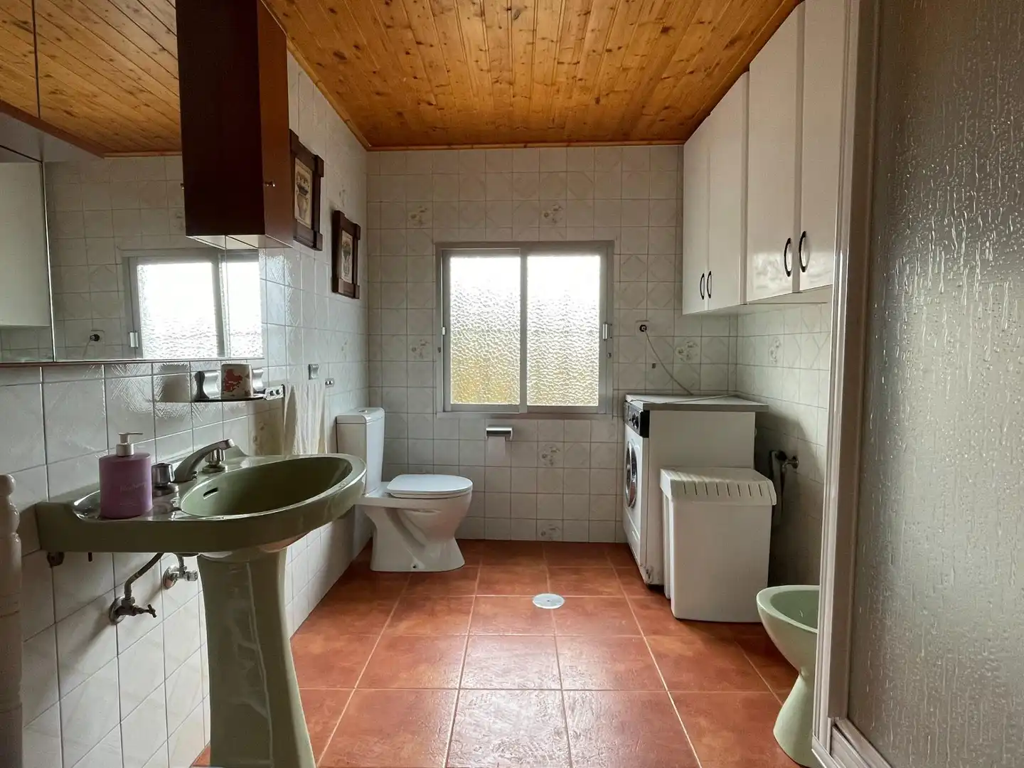 Bathroom of Houses for sale in Priaranza del Bierzo  with Furnished