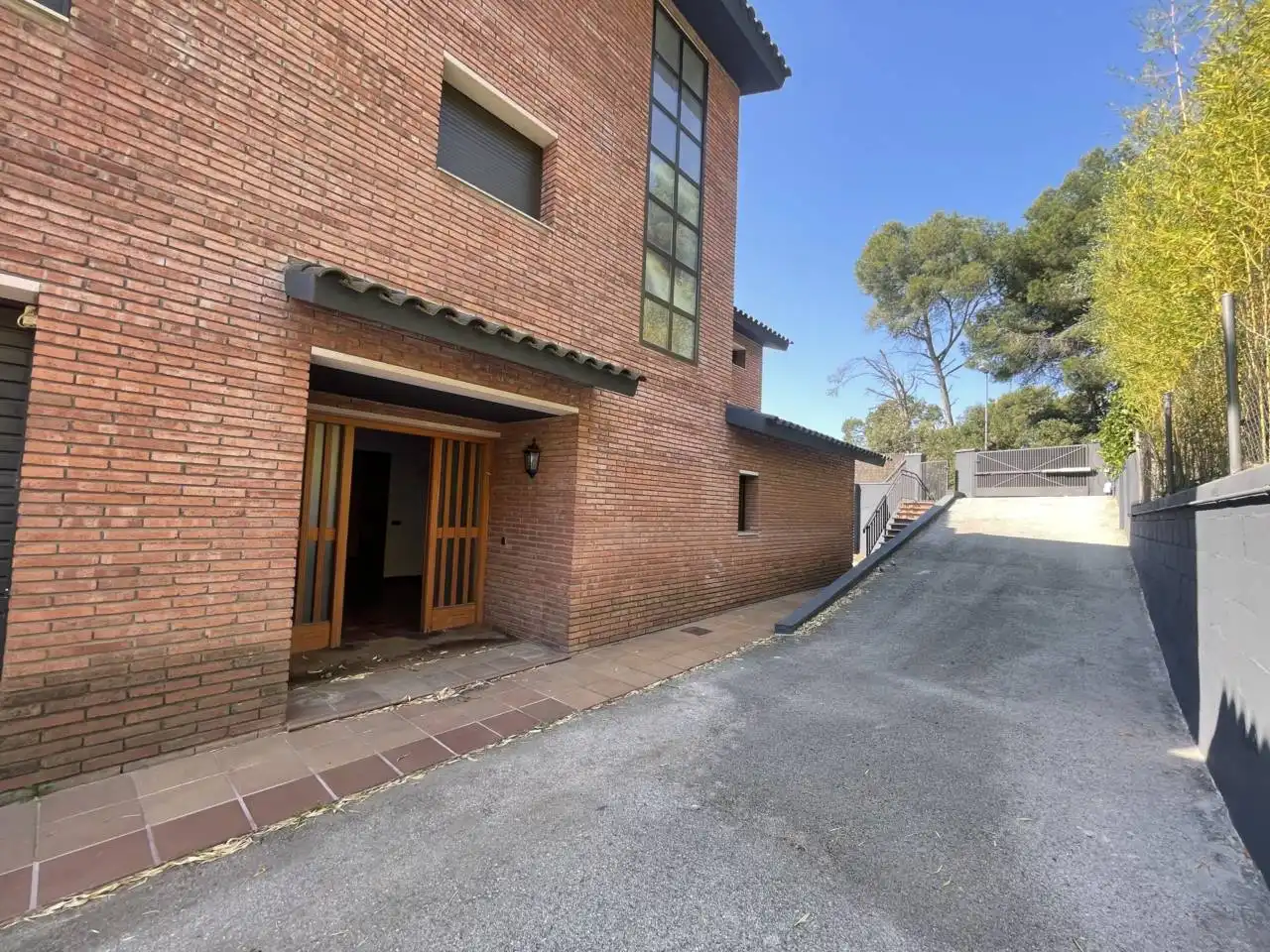Vista exterior de Casa o xalet de lloguer en Matadepera amb Calefacció, Jardí privat i Terrassa