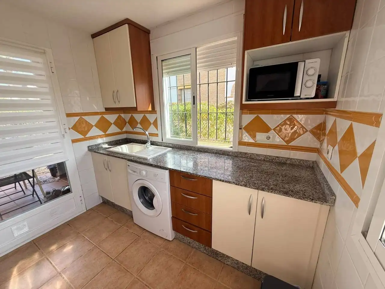 Cocina de Piso de alquiler en Vera con Aire acondicionado, Terraza y Piscina comunitaria