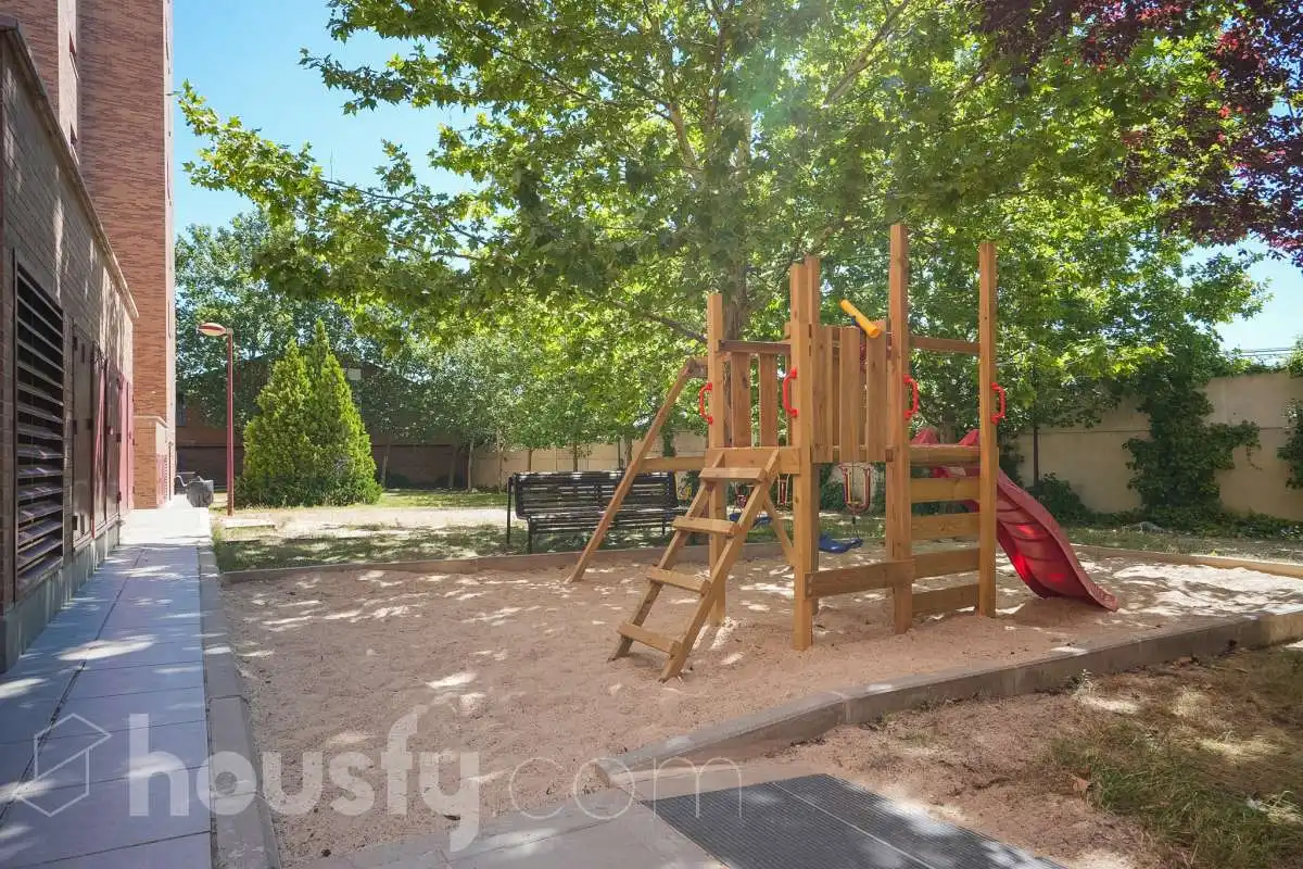 Jardín de Piso en venta en Madrid con Aire acondicionado y Balcón